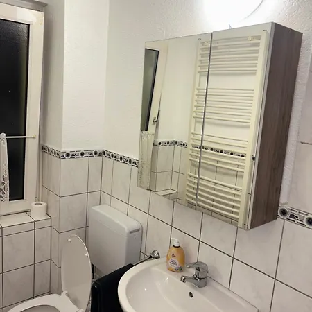 Komfortwohnung Mit Zwei Schlafzimmern In Barmen *