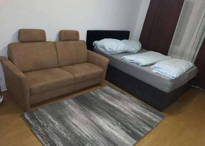 Komfortwohnung Mit Zwei Schlafzimmern In Barmen Apartment Wuppertal